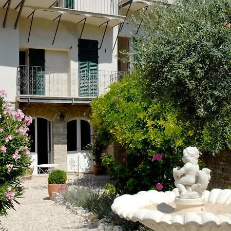 Palazzo Sant'angelo לינה וארוחת בוקר ספולטו